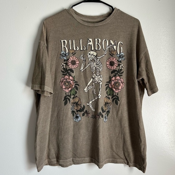 Billabong Tops - Billabong Women’s Oversized Short Sleeve Graphic T-Shirt